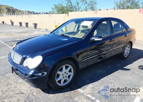 2003 Mercedes-Benz C 240 z USA, uszkodzony, nr VIN WDBRF61J93A403200